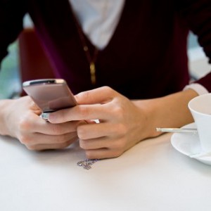 出会い系は有料サイトを使うべき